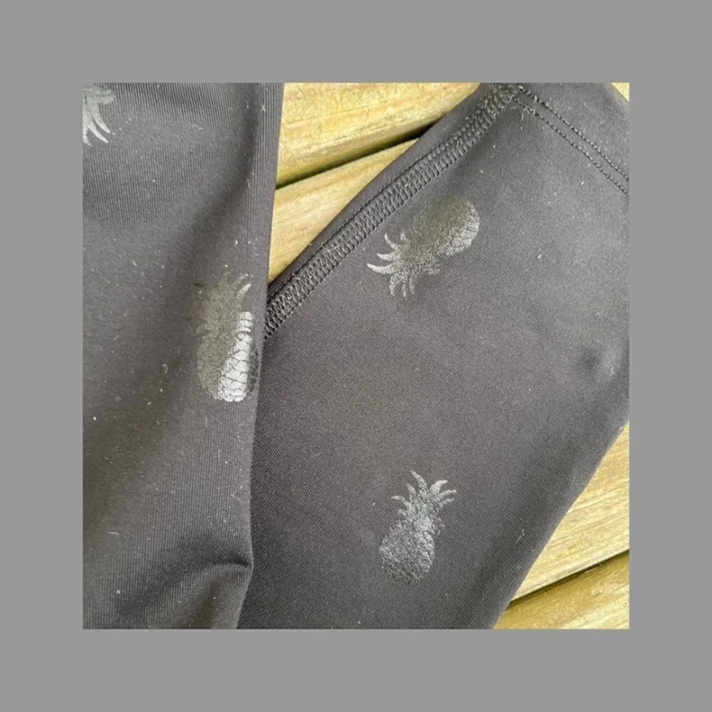 ** Beyond Yoga High Waister Midi Legging embossed Pineapple Print Black S